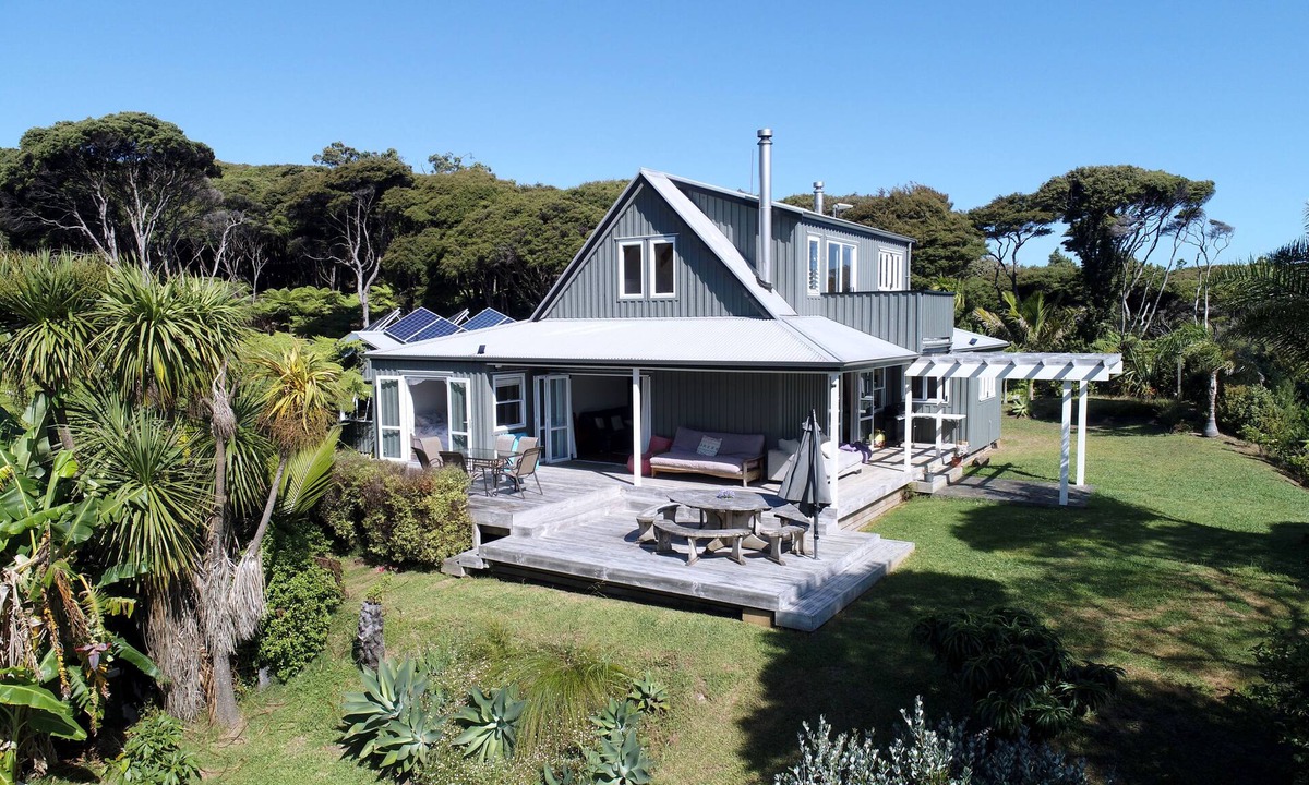 Tryphena House | Frosty's Retreat - Great Barrier Island Home