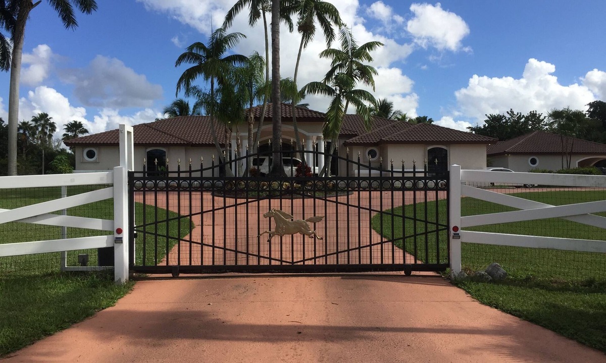 Southwest Ranches House | Ft. Lauderdale Guest House