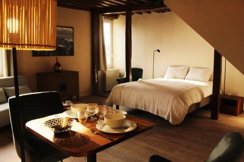 Chartres Apartment | Fulbert - view on Cathedral and Place des Epars