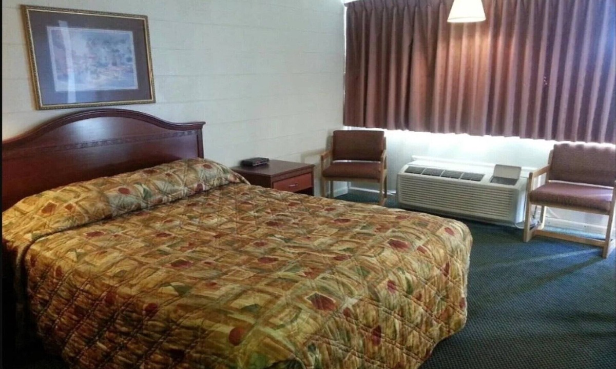 Natural Bridge Apartment | Full Bed Non-Smoking