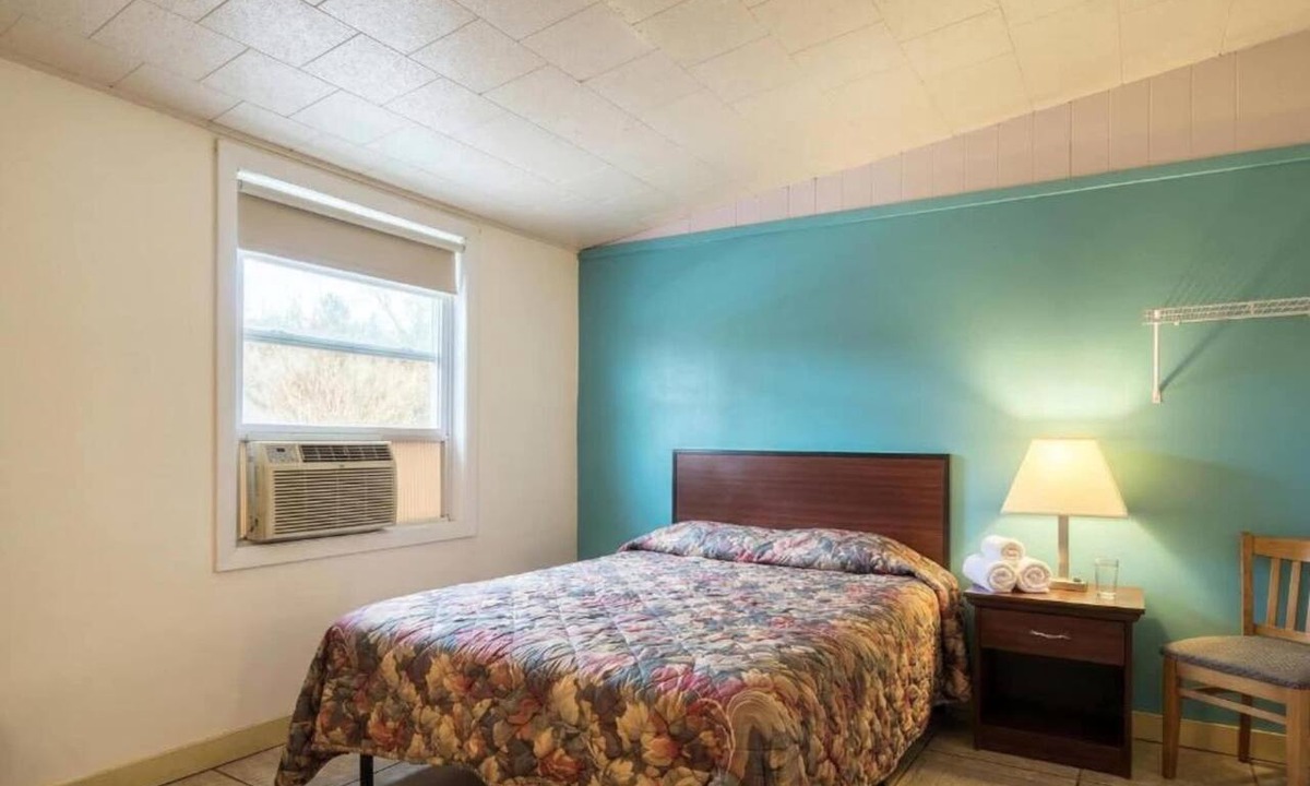 Mobile Apartment | Full Bed|Smoking|Mobile AL