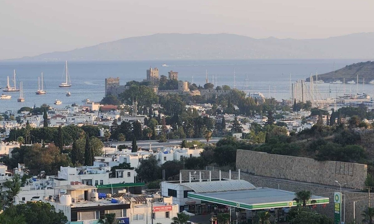 Bodrum City Center Apartment | Full castle view - Brutalist - 3 Bedroom 3 Bathroom in the heart of Bodrum