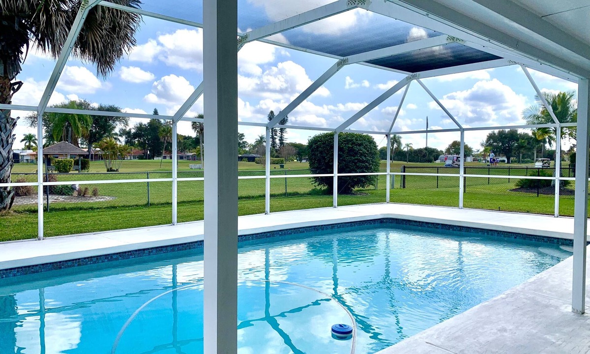 Biggar House | Full Home. Private Pool. Quiet, Clean, Central to SWFL's Beaches, Dining & Fun!