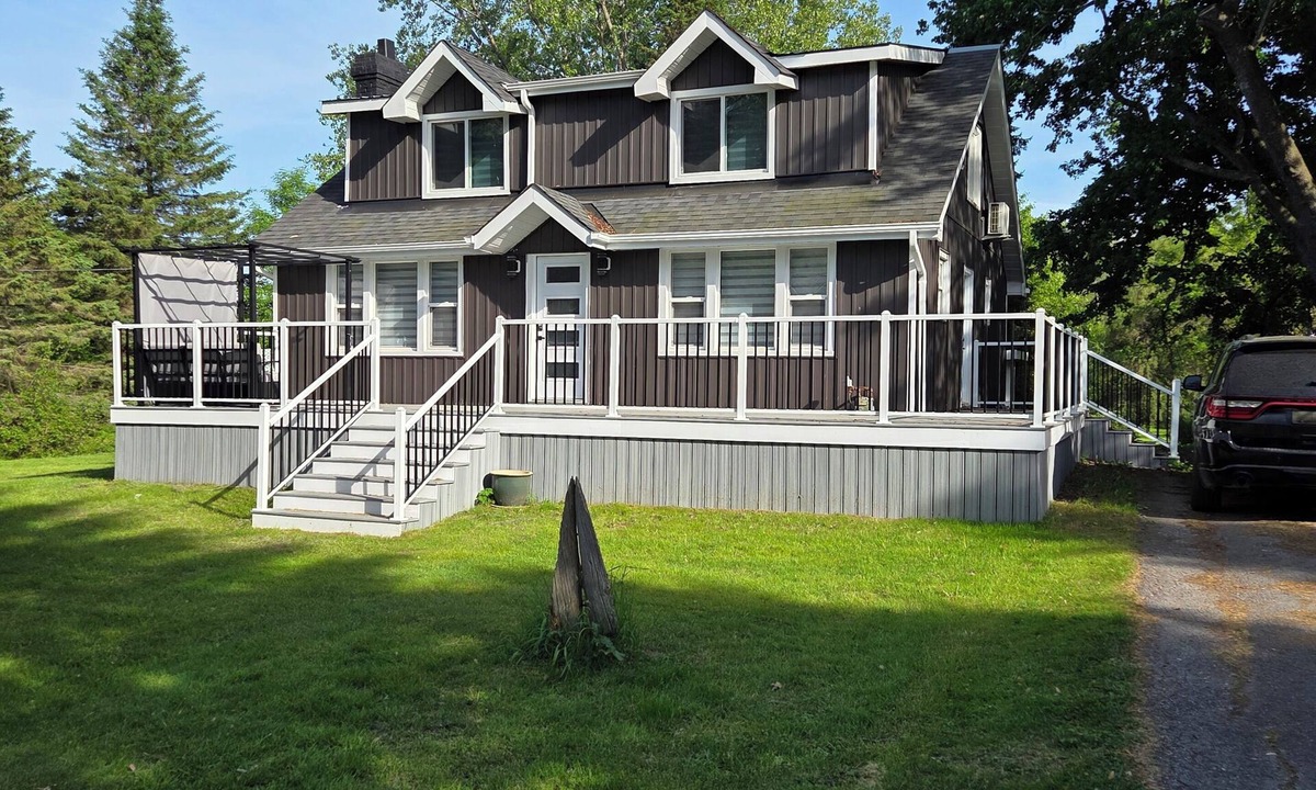Greater Napanee House | Full house with access to Napanee River and private dock on same property.