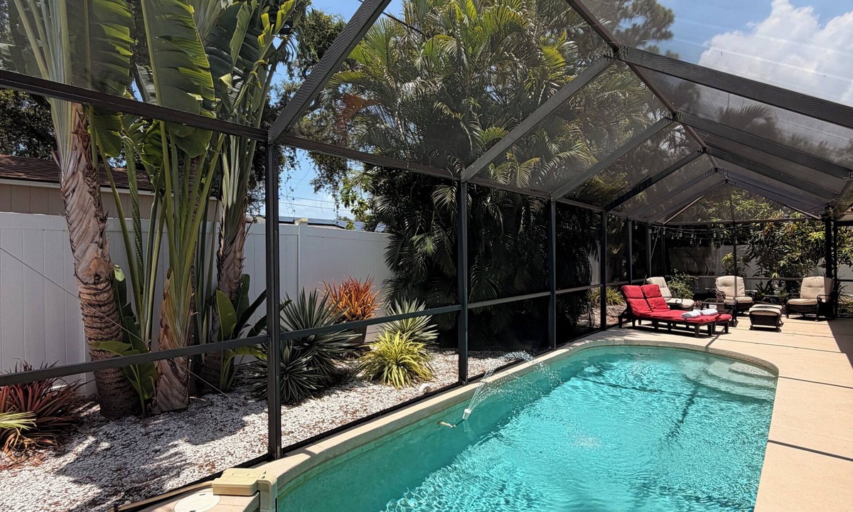 South Venice House | FULL HOUSE WITH PRIVATE HEATED POOL FOR RENT 3 BEDROOMS, 2 BATHROOMS.