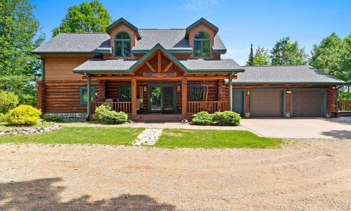 Lakewood Cabin | Full Log Lodge 3 night minimum, 2 night minimum October- April, Pet Friendly