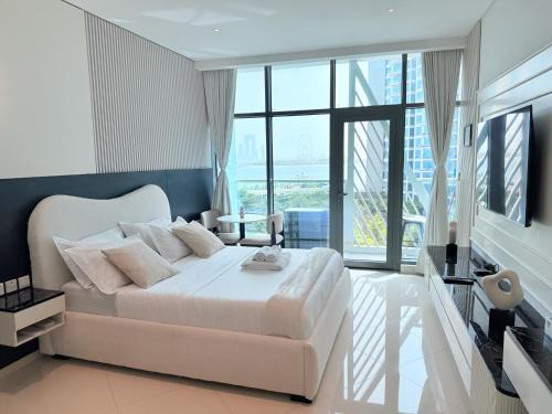 Palm Jumeirah Apartment | FullSeaView-RoofTopPool Free Private WestBeachAccess