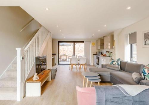 Moreton Valence House | Fully Accessible-Disabled Adapted-Hot Tub-Pets
