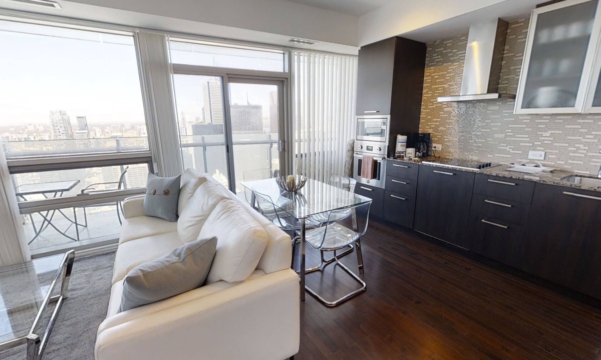 Toronto Entertainment District Apartment | Fully-Equipped 3-BR Condo in DT Toronto