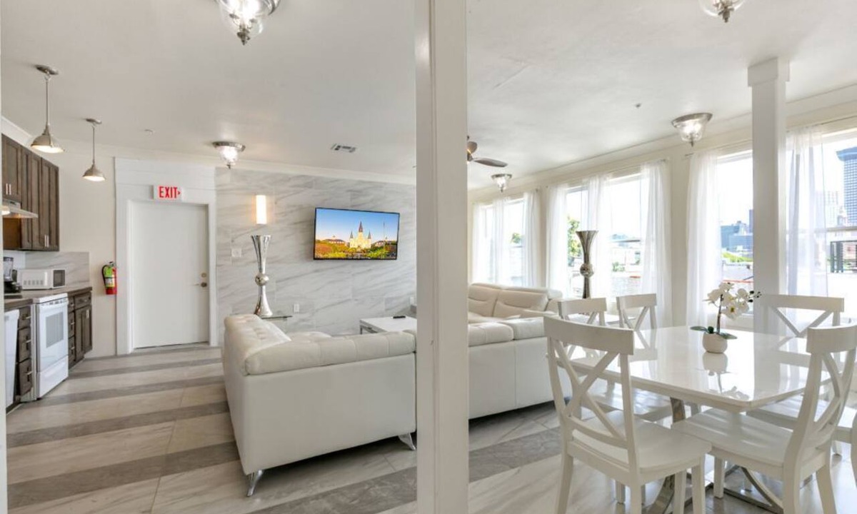Faubourg Lafayette Condo | Fully Equipped 4BR Condo in the Heart of NOLA