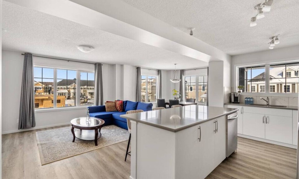 Airdrie House | Fully Equipped » AC » Garage » Family Friendly