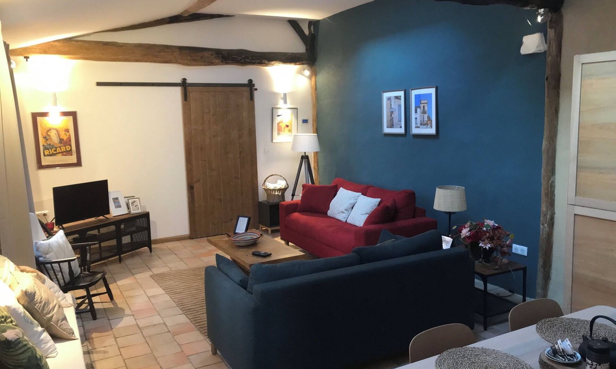Riberac Bed & Breakfast | Fully equipped, modern studio in the most charming B&B in the heart of Ribérac.