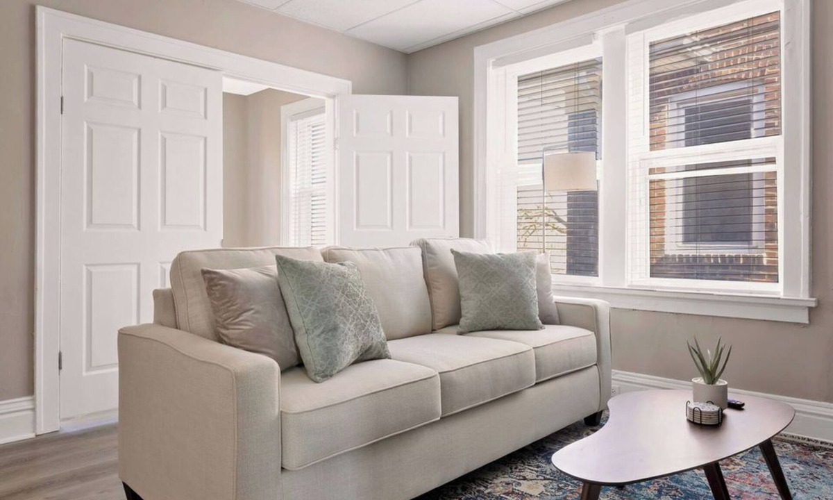 University City Apartment | Fully Equipped Cozy 2BR Apartment Near Delmar Loop - Mid term Rental