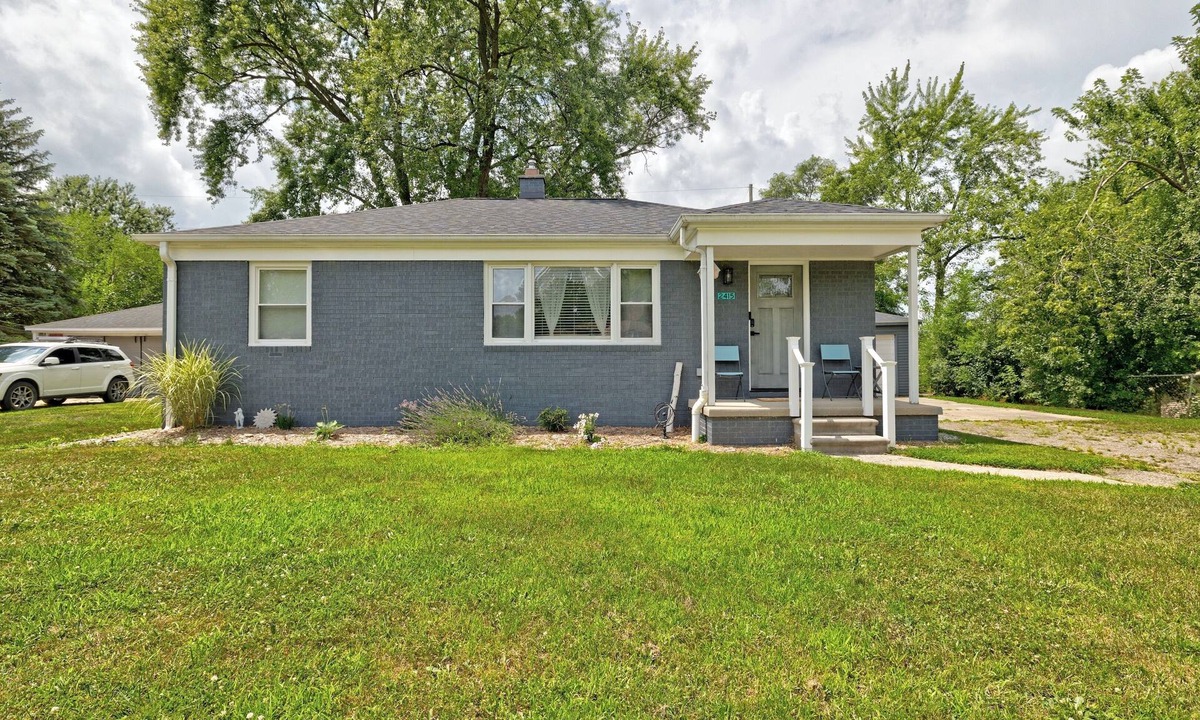 Drayton Plains House | Fully Fenced~ Dog Friendly~13 mins to Pine Knob
