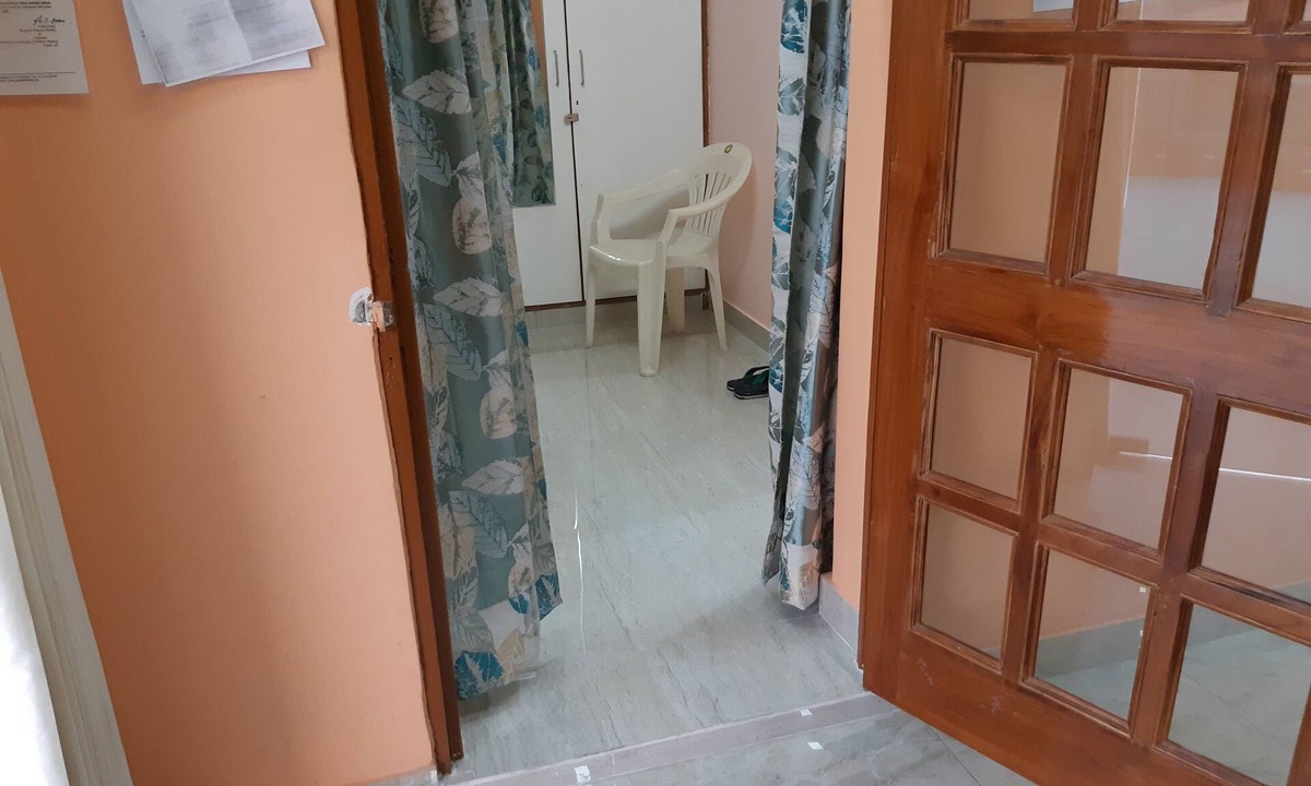 Gomti Nagar Villa | Fully Furnished Deluxe Suite One BHK, SA2 -room, lobby, kitchen, bathroom