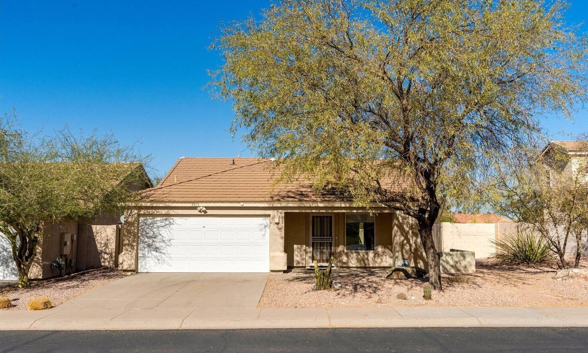 South Mountain House | Fully Furnished Phoenix Home | Workspace | 30+ Day Stays