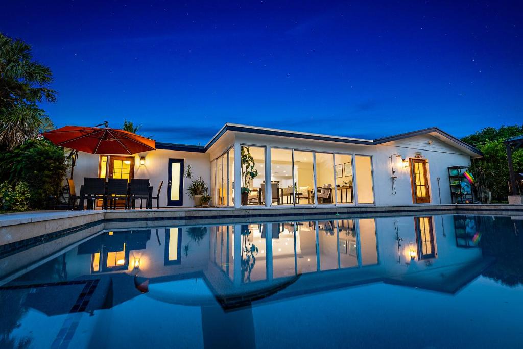 Hunt Club Apartment | Fully Remodeled, Huge Backyard, Pet-Friendly, Pool