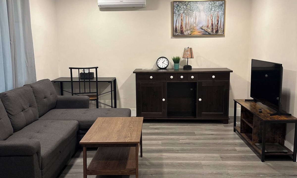 Mid Central Apartment | Fully renovated a year ago, fully equipped, convenience, excellent location.