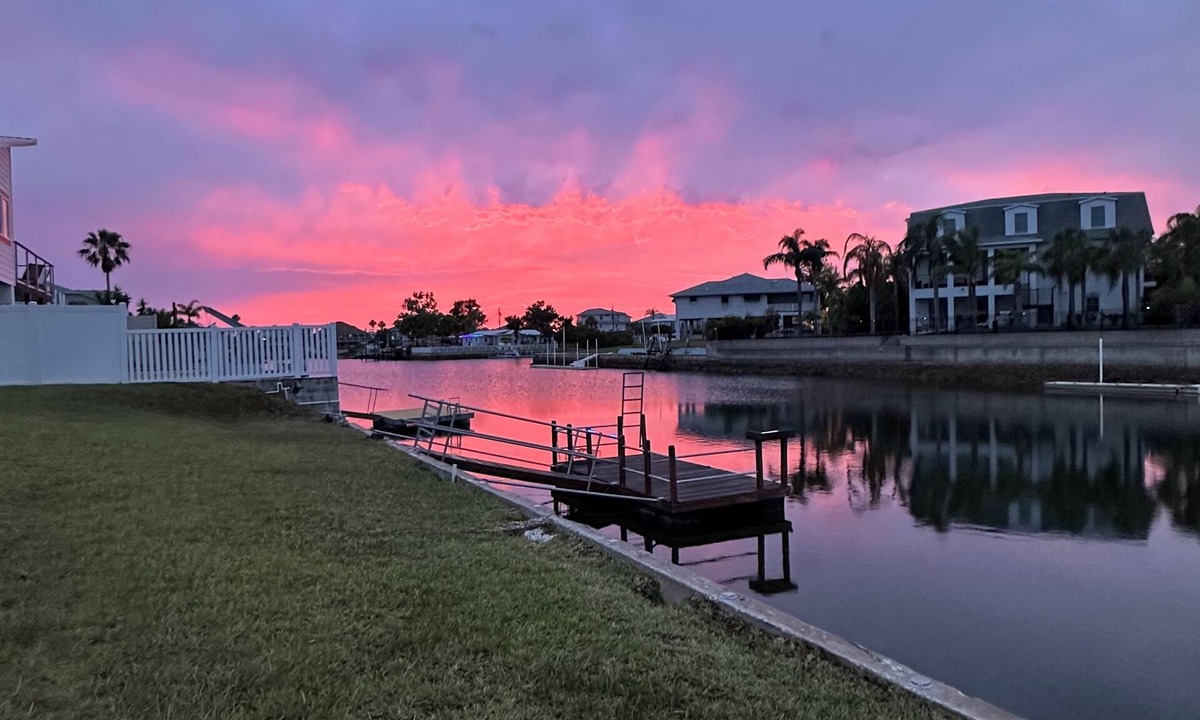 Spring Hill House | Fully Renovated, Direct Gulf Access w private doc just for you!