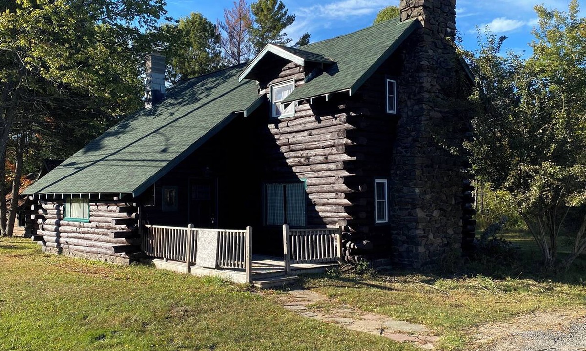 Tupper Lake Cabin | Fully Restored 3-bedroom log cabin in Tupper Lake perfect for relaxing stays.