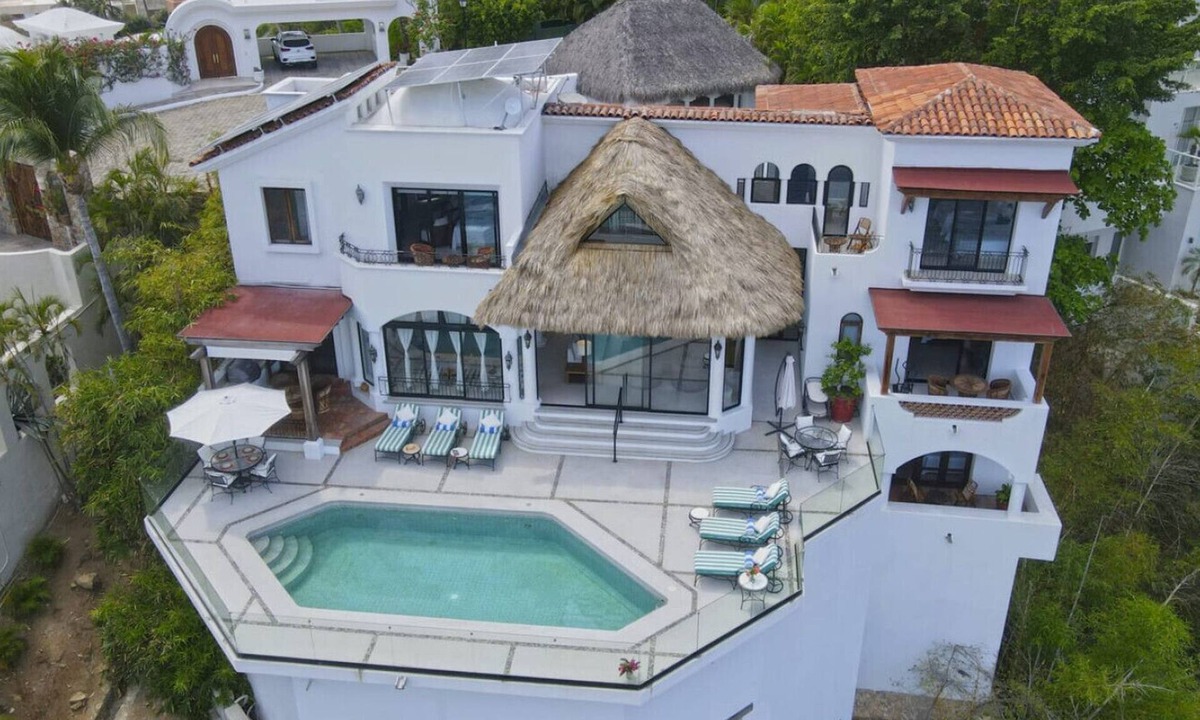 La Punta Villa | Fully staffed villa cook included