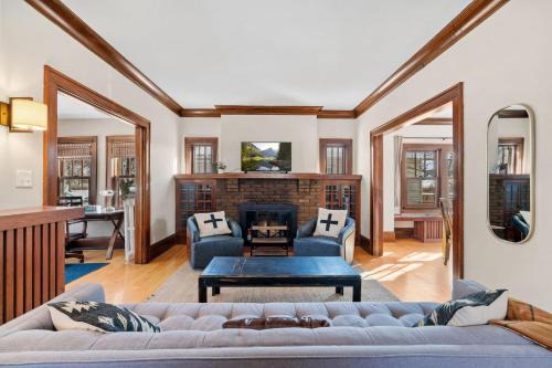 Fulton House | Fulton Lodge