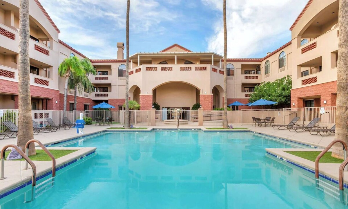Palo Verde Hotel | Fun-Filled Tucson Retreat | Mini Golf, Outdoor Pool & Close to Zoo & Gardens