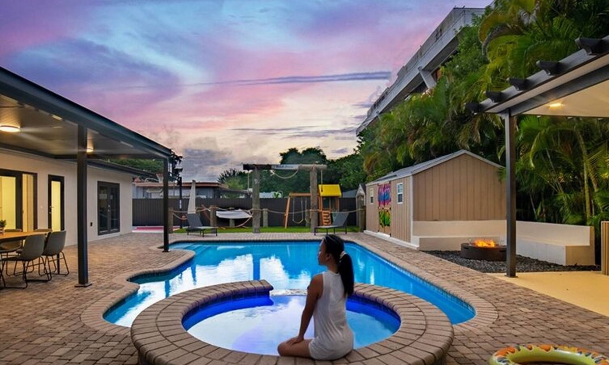 Hialeah House | Fun Oasis 6BR Game Room, Playground, Court & BBQ
