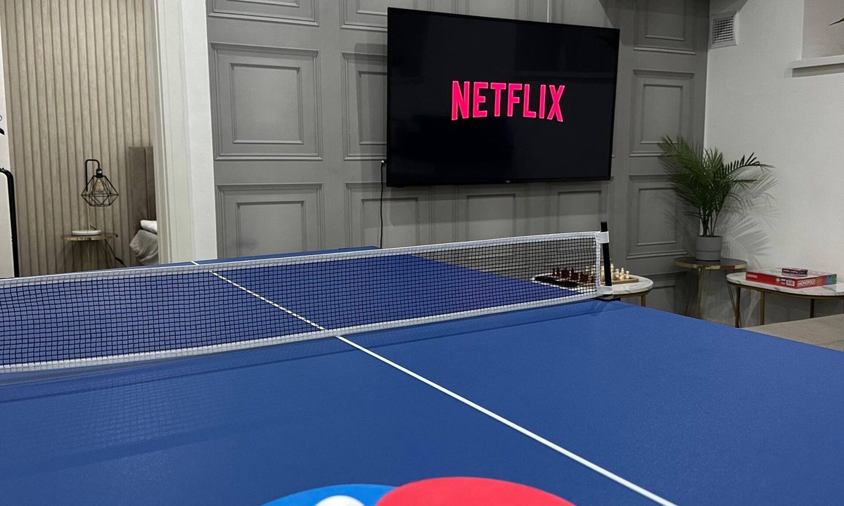 Birmingham Apartment | Fun Packed Bham Apt with Pool Snooker Table Tennis!