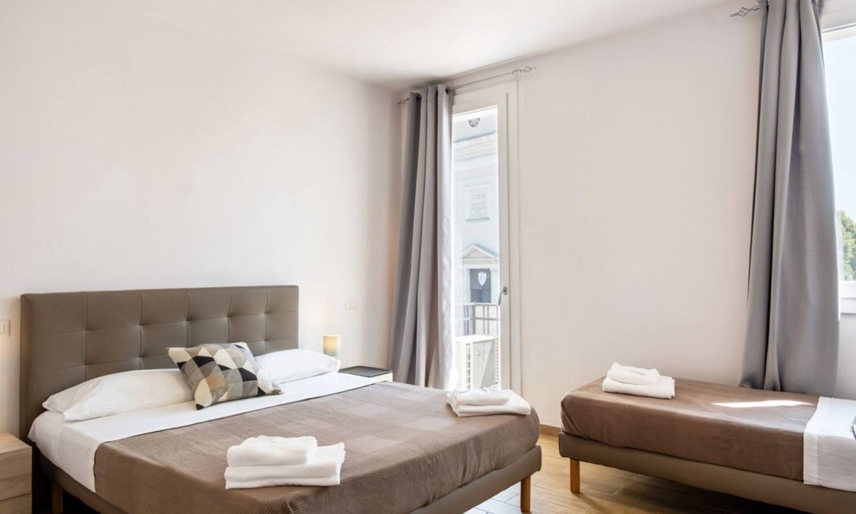 Peraga House | Functional and spacious room with private bathroom is part of the San Vincenzo Rooms Guest House and is perfect for 2 guests. The accommodation is located in the renovated building in Vigonza, which is 10 minutes by car from the center of Padua and on th