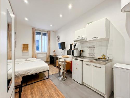 Quartier de la Folie-Mericourt Apartment | Functional apartment, Belleville, Paris 11