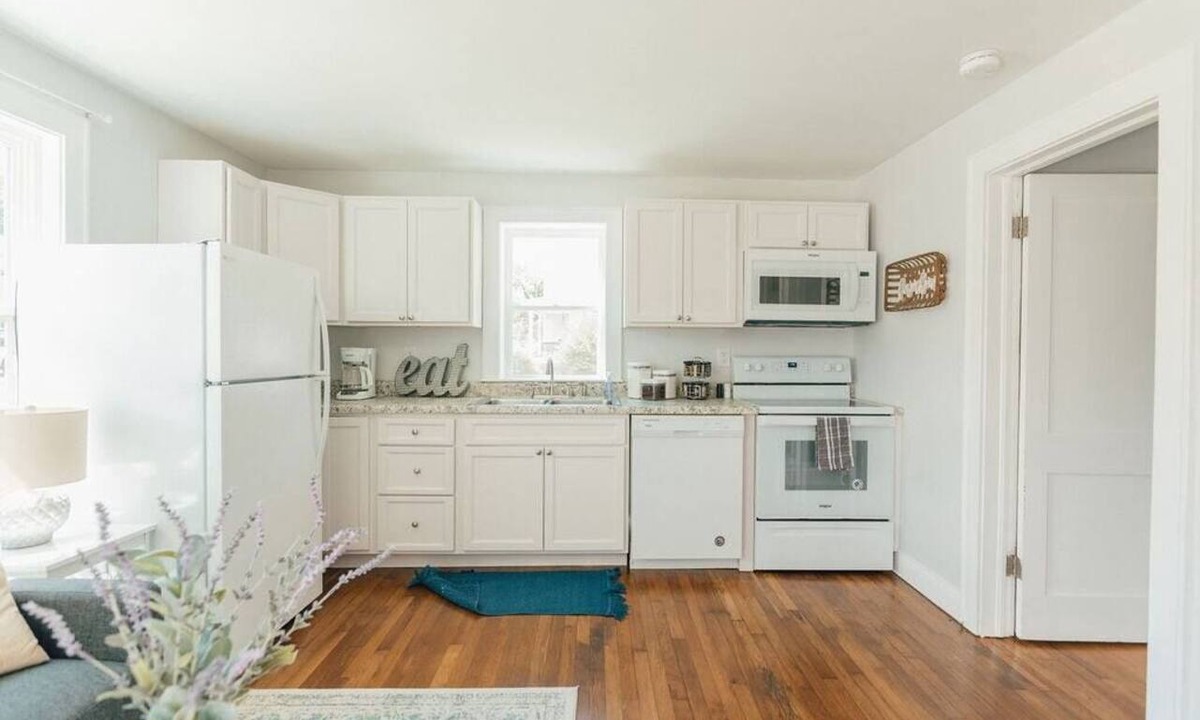 Bristol Apartment | Functional Apartment Near Downtown Bristol