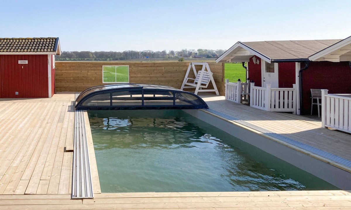 Morup Apartment | Functionally furnished domicile, on a divided plot, with pool and barbecue.