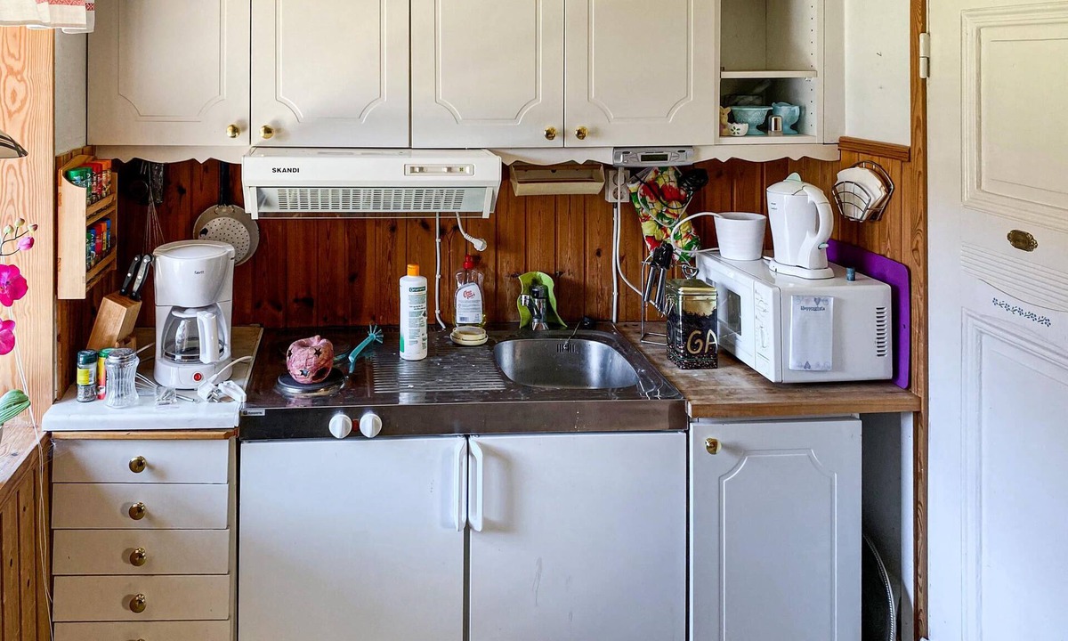 Morup Apartment | Functionally furnished domicile, on a divided plot, with pool and barbecue.