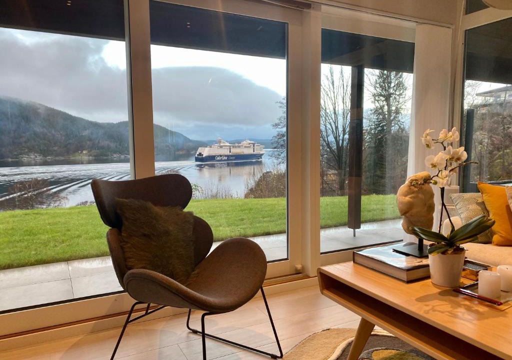 Frogn House | Funky cabin with a panoramic view of the Oslofjord