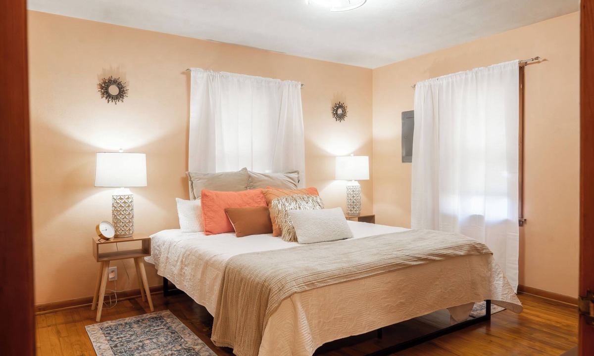 Bedford Cottage | Funky Cosmic Cottage~ Bedford Home Pets OK
