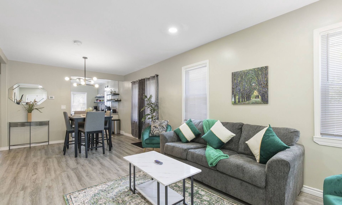 Ferndale House | Funky Ferndale Pad Walk DT Ferndale