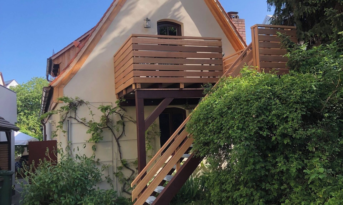 Winkelhaid Apartment | Furnished 2-level apartment approx. 50 m² with balcony, parking space & separate entrance