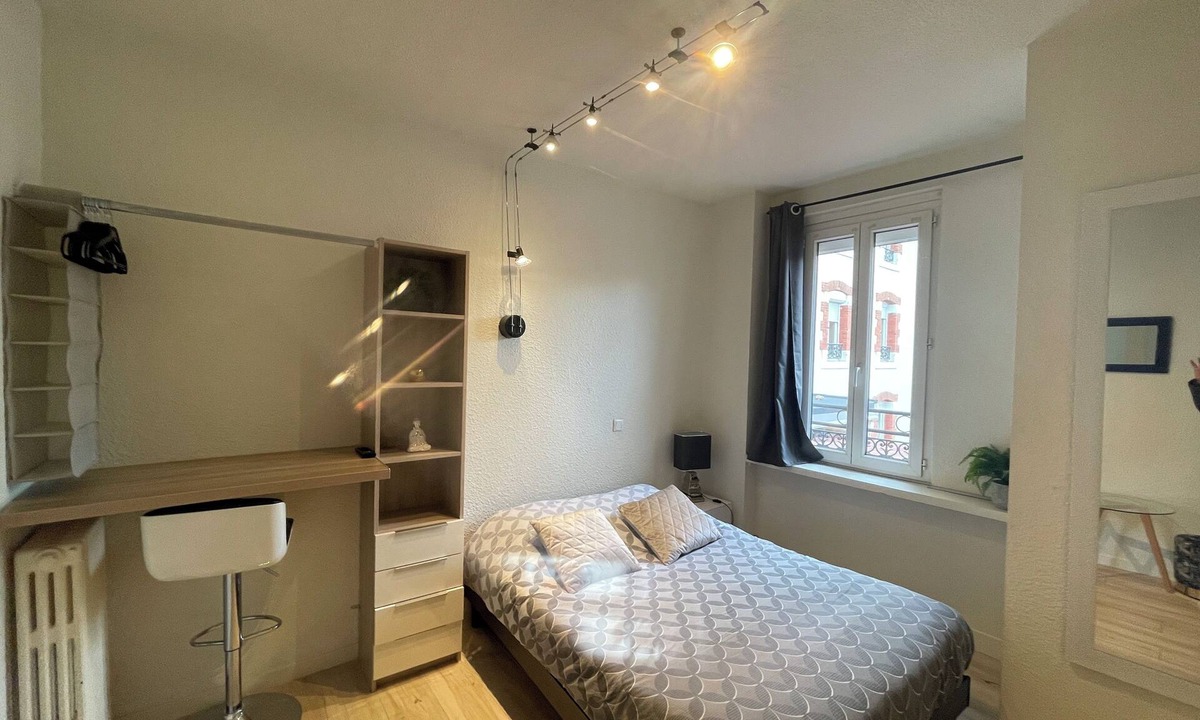 Montlucon Apartment | Furnished and equipped room in a downtown residence
