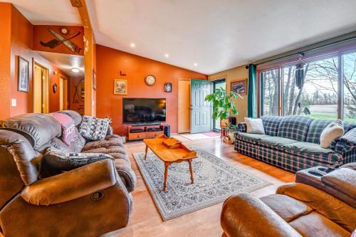 Manawa House | Furnished Deck w/Forested Views: Manawa Home!