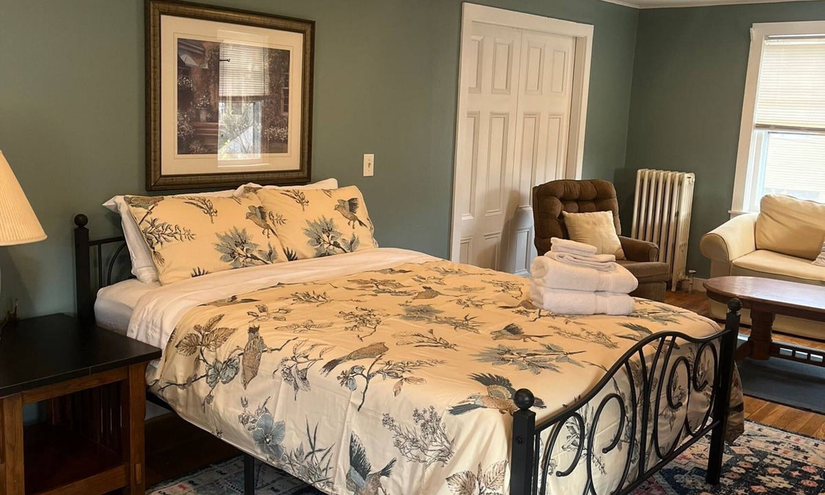Storrs House | Furnished large room in walking distance to UConn Storrs. Room n