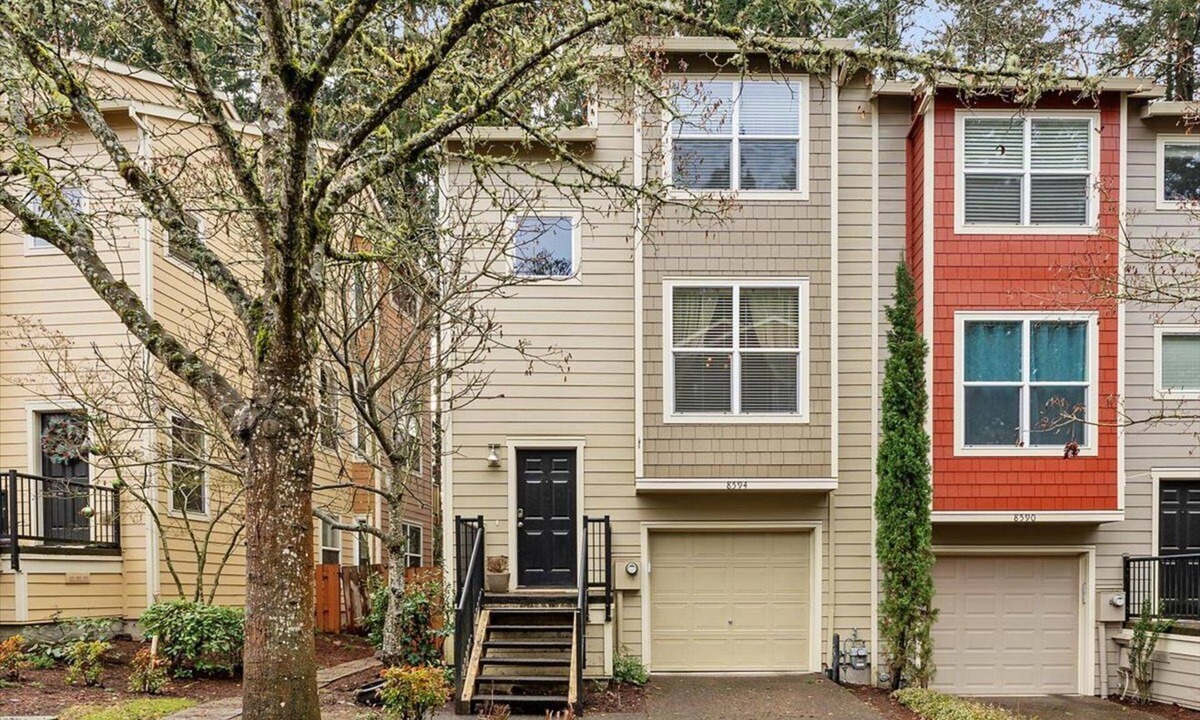 Hillsboro House | Furnished Short-term Townhome in Amberglen of Beaverton