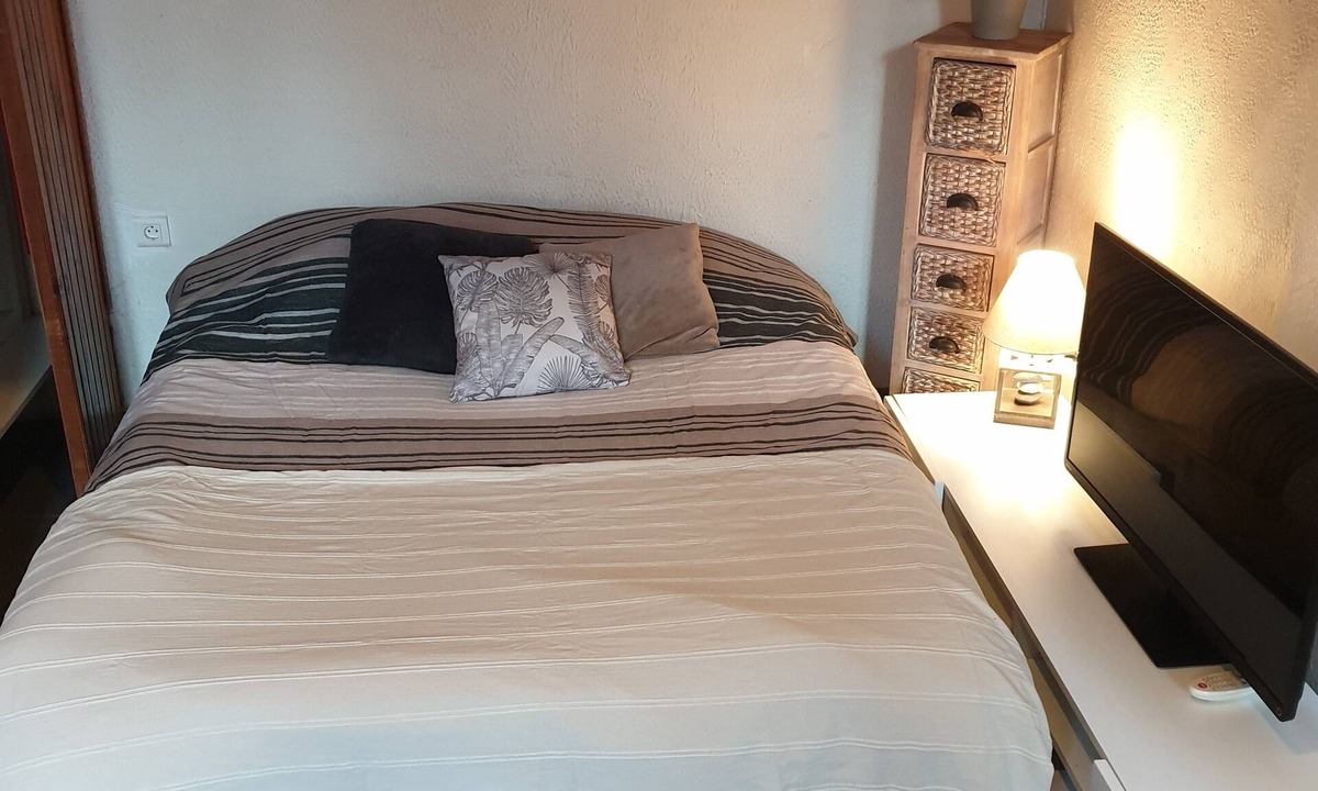 Notre-Dame du Mont Apartment | Furnished Studio Marseille 6th center 15 mins from the beach 2/4P