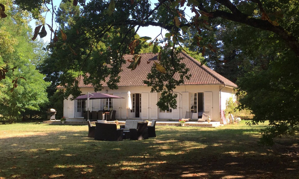 Orval House | Furnished tourist accommodation classified 4 stars on 2 hectares planted with trees not overlooked.
