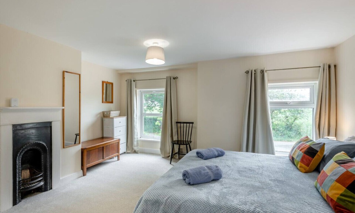 Hopton House | Furtherfield - Two Bedroom House, Sleeps 3