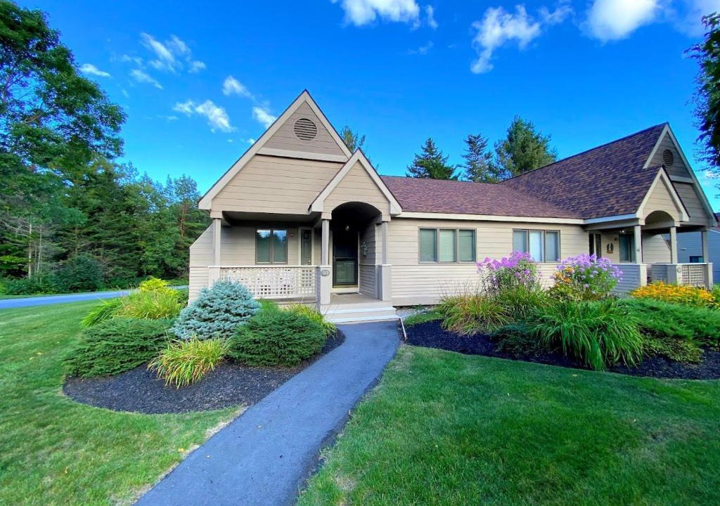 Carroll House | FV50 Pet friendly single level home in Bretton Woods walk to golf course and Mt Washington Hotel