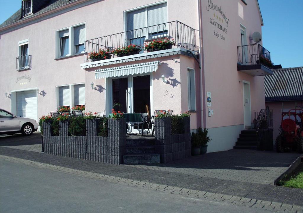 Leiwen House | Gästehaus Alexanderhof