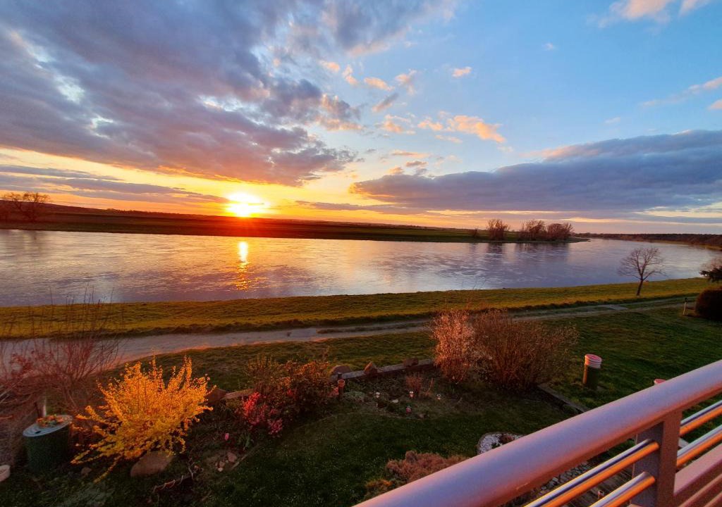 Kreinitz Apartment | Gästewohnung Elbblick - Reinkommen, Wohlfühlen und den Ausblick genießen