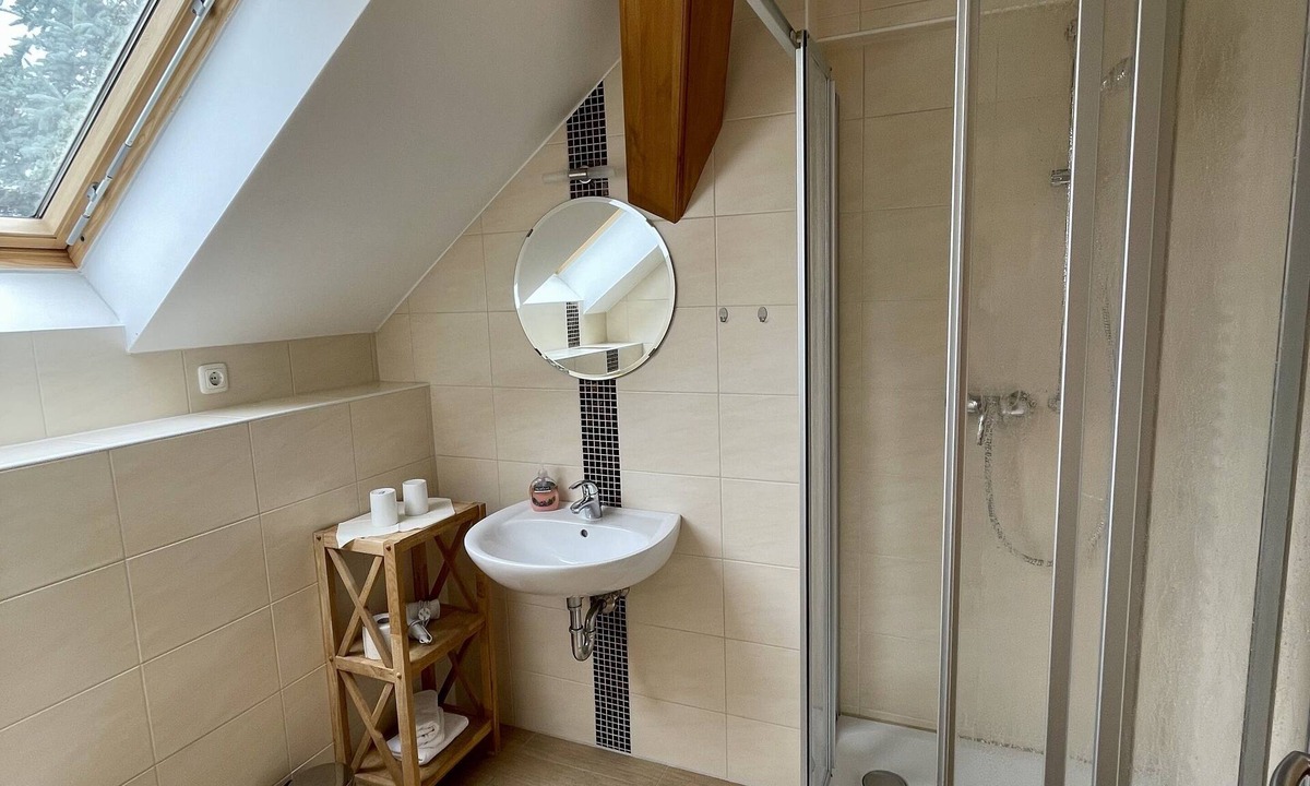 Trebbin House | Gästezimmer mit Bezaubernden Garten und Koi-teich