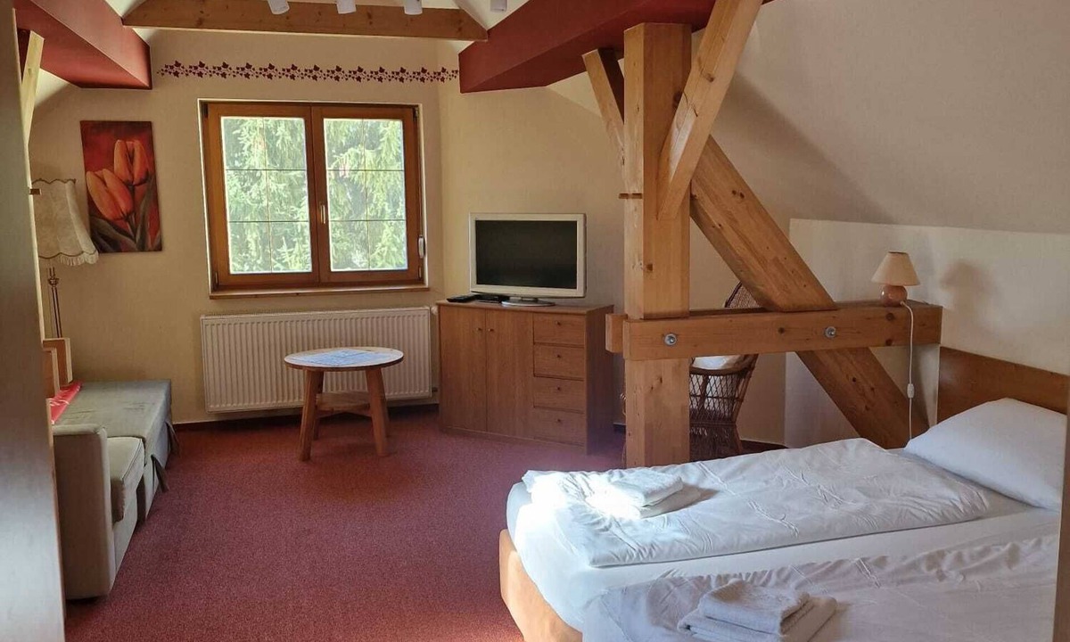 Trebbin House | Gästezimmer mit Bezauberndem Garten und Koi-teich